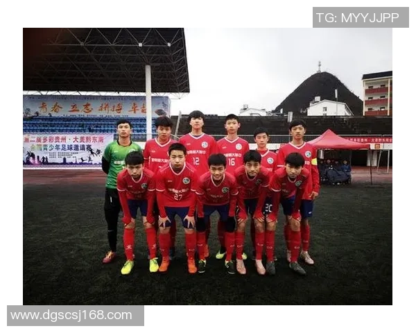 深圳足球队在最新力量排行榜中荣登第七名引发广泛关注与讨论